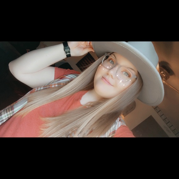 Meet your Posher, Victoria - Picture 1 of 1